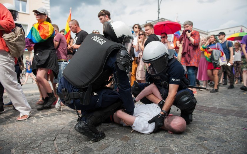 Złamał nastolatkowi obojczyk podczas marszu. Jest akt oskarżenia