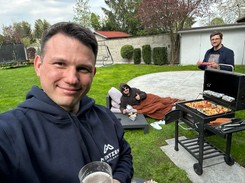 Mentzen może grillować w spokoju. Konfederacja zyskuje. NOWY SONDAŻ