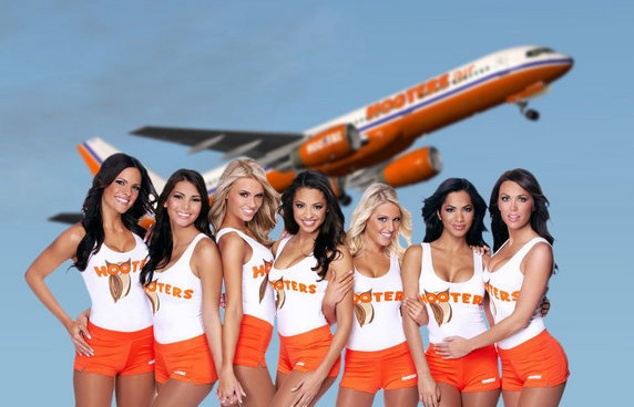 Stewardesy Hooters Air