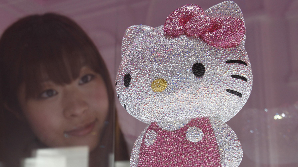 Japońska firma Sanrio Co., do której należy marka Hello Kitty, zamierza wydać aż 377 mln dol. na zakup praw do innej postaci, aby zmniejszyć swoją zależność od białego kotka z czerwoną kokardką.