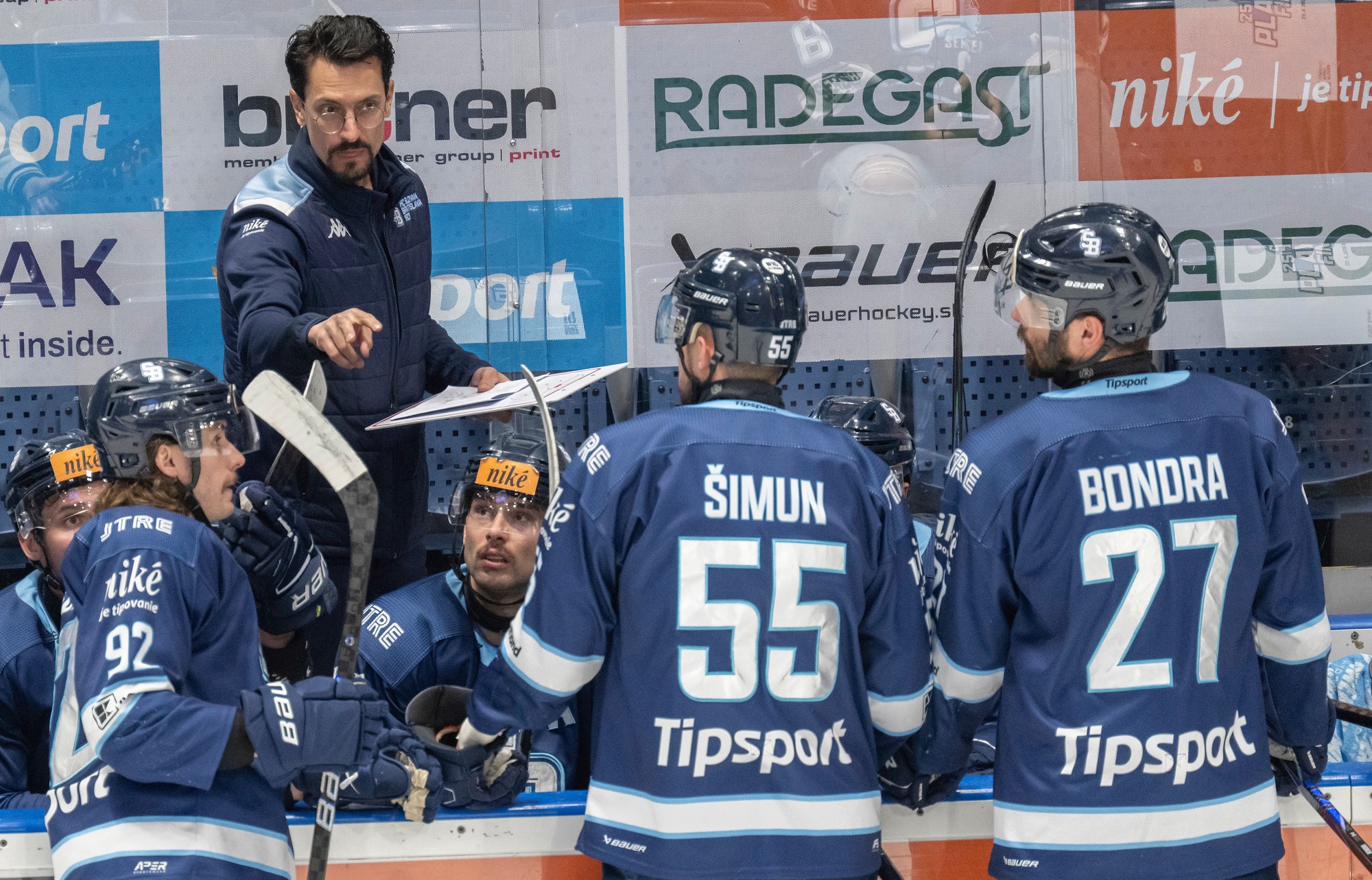 Tréner hokejistov Slovana Brad Tapper. 