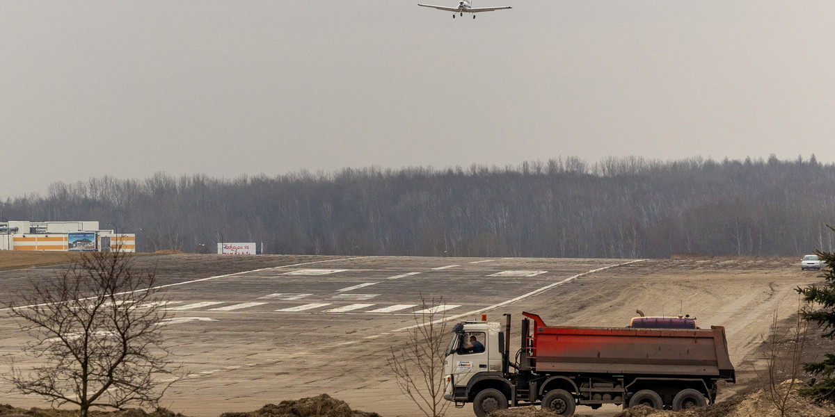 Wokół lotniska na Muchowcu rozciąga się katowicki Park Leśny. Aeroklub Śląski przebudowuje obecnie drogę podejścia, by oszczędzić drzewa 