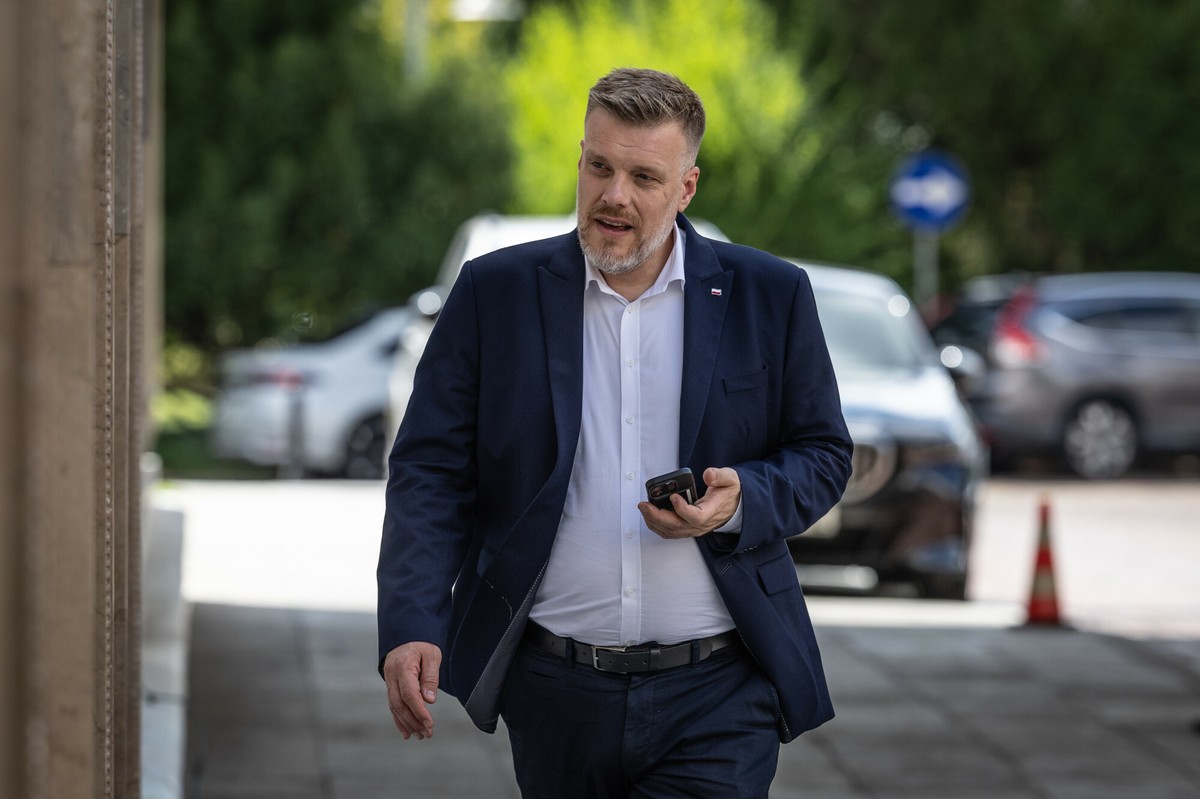 Zandberg i Braun w Sejmie. Jest nowy sondaż