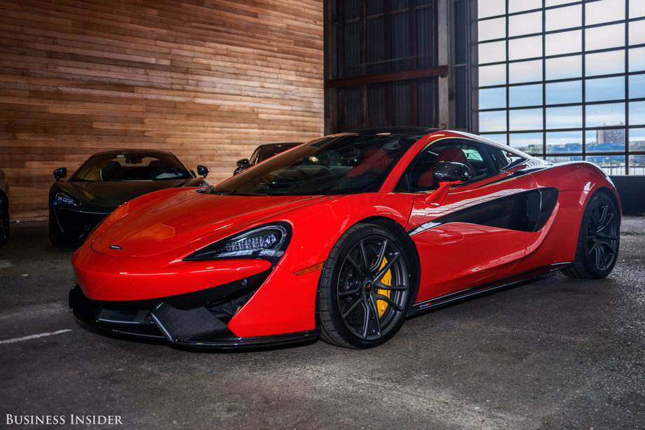 Without hydraulic suspension, the 570S loses the silky smooth ride that has become a trademark of McLaren supercars. However, the car's setup, featuring traditional anti-roll bars and active dampers, offers a more than acceptable level of civility in daily driving. At the same time, its suspension provides an ample amount of confidence-inducing grip when the motoring gets dynamic.