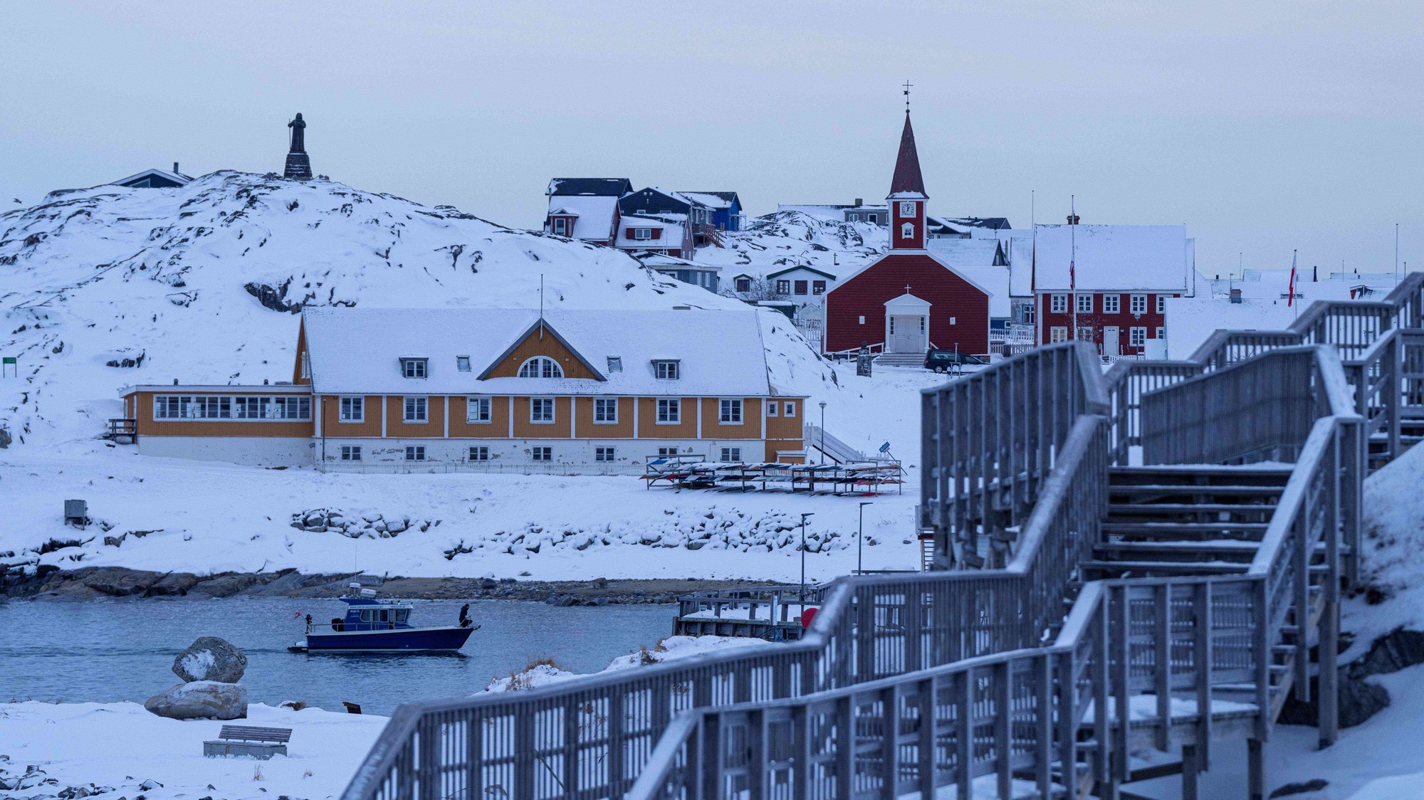 Vláda Grónska odmieta možnosť, že by kontrolu nad týmto ostrovom prevzali Spojené štáty. 
