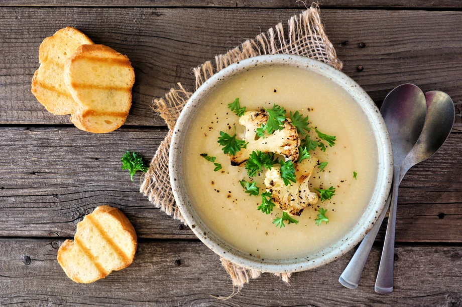 Im prostszy skład, tym zdrowsze pieczywo. Przekombinowane receptury z mnóstwem nasion i innych dodatkami „brzmią” zdrowiej, ale często gorzej poddają się obróbce