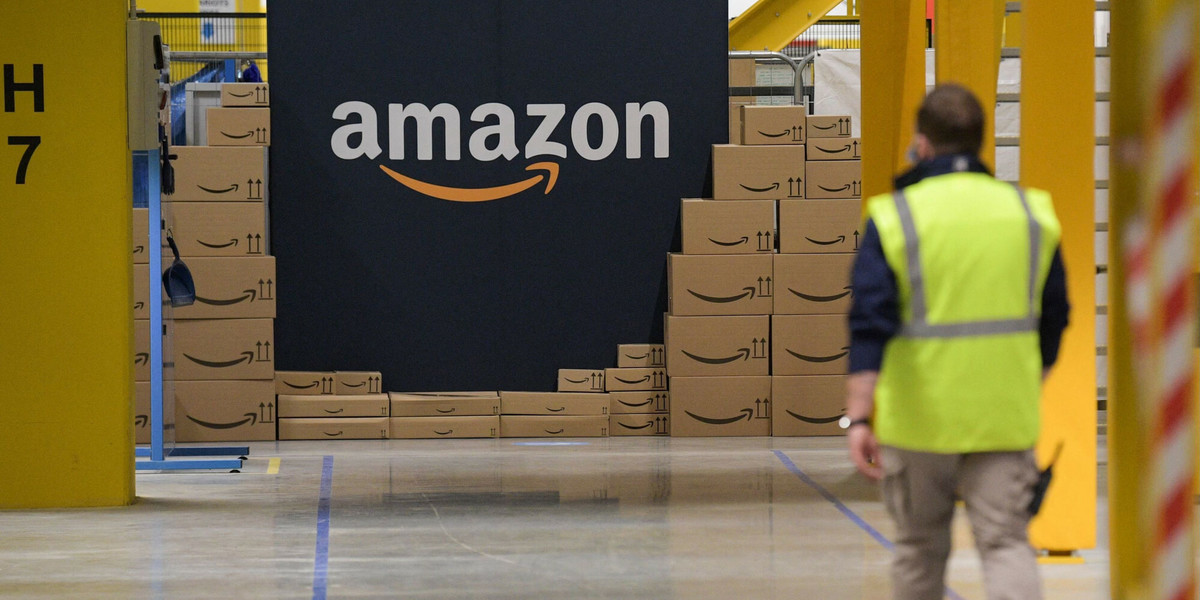 Amazon miał nie informować należycie swoich pracowników o przypadkach wykrycia przypadków koronawirusa w miejscu pracy.