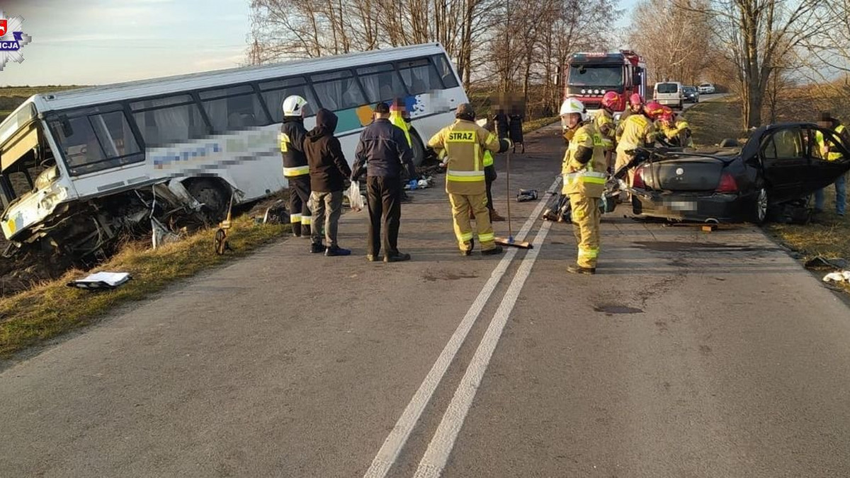 Śmiertelny wypadek niedaleko Zamościa. Wśród poszkodowanych są dzieci