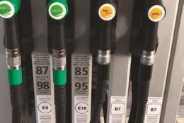 Nowe oznaczenia paliw na stacjach benzynowych – trzeba je znać