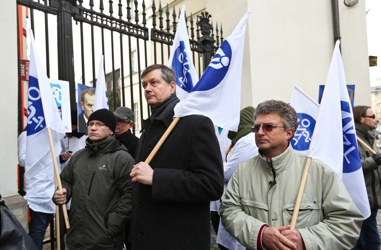 Pikieta Ogólnopolskiego Związku Zawodowego Lekarzy odbyła się przed siedziba Ministerstwa Zdrowia