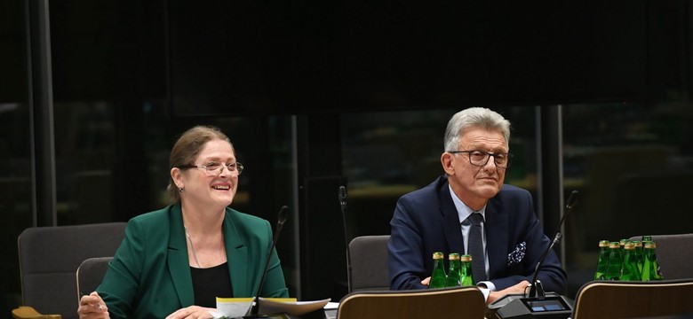 Sejmowa komisja rekomenduje kandydatury Pawłowicz i Piotrowicza do TK. "Jesteście dumni?"