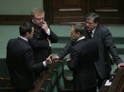 PO łagodzi ustawę o esbeckich emeryturach