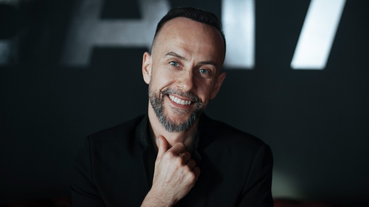 Lider grupy Behemoth Adam Darski "Nergal" zamieścił na swoim koncie na Facebooku przeprosiny dla tych, którzy poczuli się urażeni filmikiem umieszczonym na jego profilu z okazji Dnia Kobiet. Wczoraj posłowie PIS Dominik Tarczyński i Anna Sobecka złożyli w prokuraturze zawiadomienia o podejrzeniu popełnienia przestępstwa w tej sprawie.