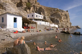 HIT SCENA SA PLAŽE U GRČKOJ: Ovako je jedan TURISTA naneo kremu za sunčanje na leđa i svi su ubeđeni da je BALKANAC, "skroz PROFI, neka ovo obavezno PATENTIRA"