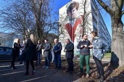 Murale Włodzimierza Smolarka i legend Widzewa oblane czarną farbą