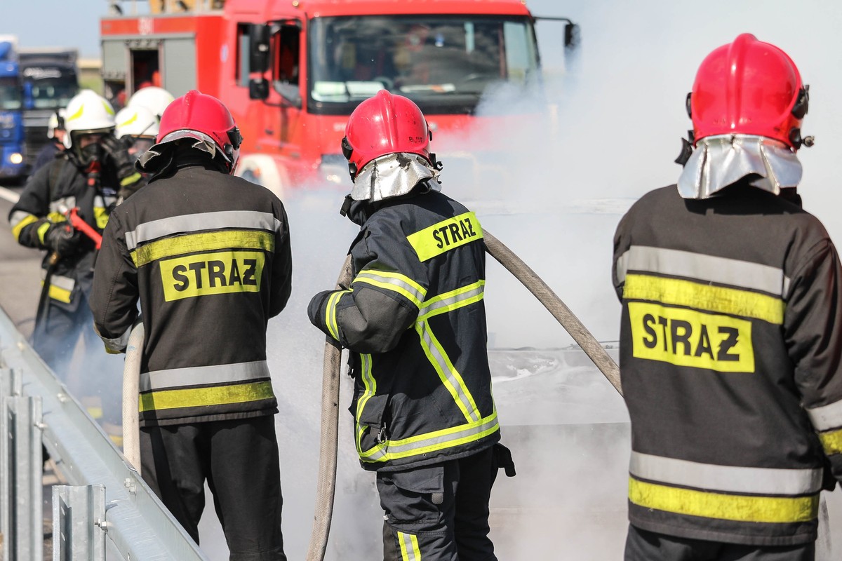Samochód stanął w płomieniach. Strażacy dokonali makabrycznego odkrycia
