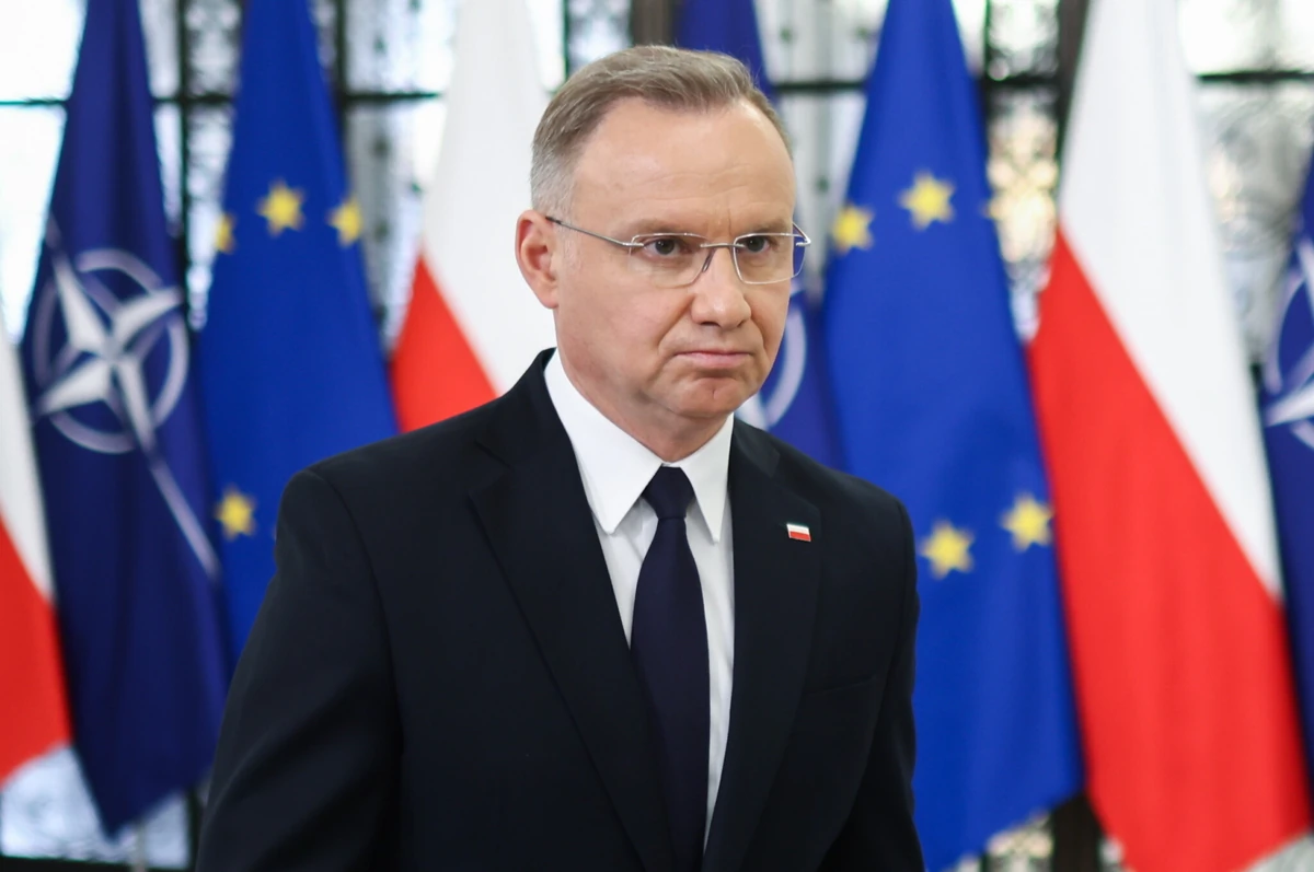 Duda nowym Chamberlainem? Sikorski "odradza"