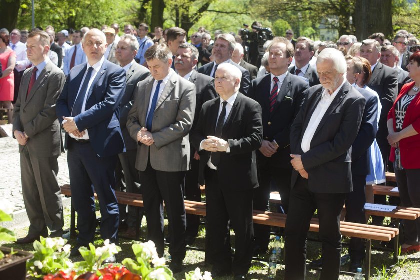 Posiedzenie klubu PiS w Strachocinie. Tak bawią się posłowie!