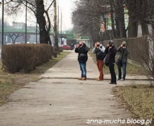 Anna Mucha na spacerze z rodziną