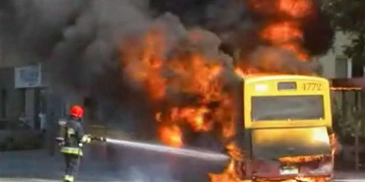Kolejny autobus spłonął. Wideo 