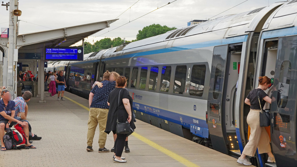 PKP Intercity przyznaje się do błędu. Odda pieniądze za bilety