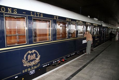 KRAKOWORIENT EXPRESS W KRAKOWIE DWORZEC GLOWNYN/Z WAGONY Z ZEWNATRZ2007/07/12FOT. SEBASTIAN JANKOWSKI