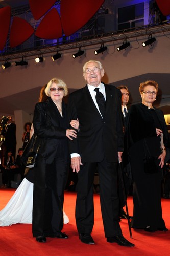 Andrzej Wajda z żoną Krystyną Zachwatowicz oraz Danuta Wałęsa