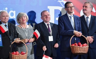 Piątka Morawieckiego rodzi się w bólach. Jak wdrażane są kampanijne obietnice?