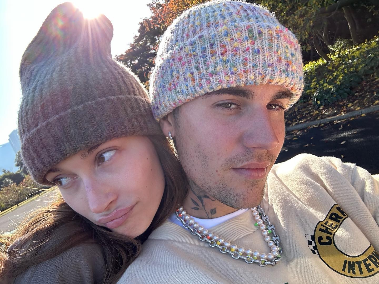 Spevák Justin Bieber a jeho manželka, modelka Hailey Bieber.
