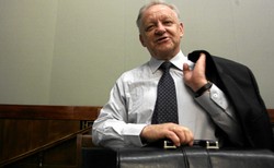 Krewni i znajomi na etatach u Piechy. "Newsweek" o powiązaniach rodzinnych w biurze europosła PiS