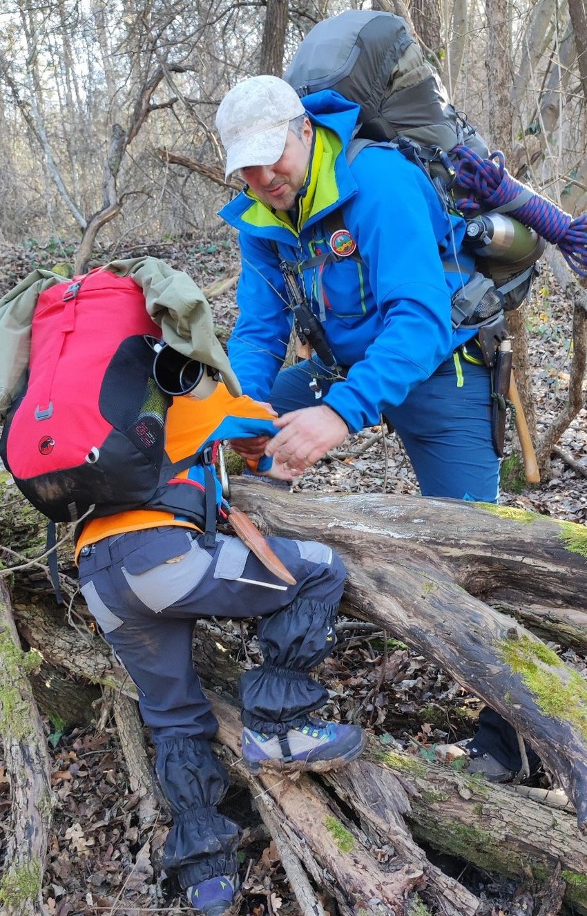 Otac i sin na planinarenju