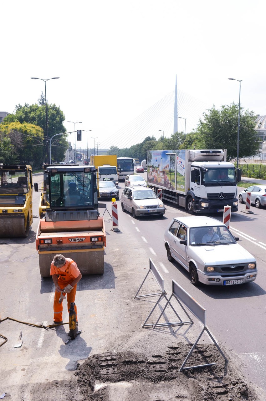 Kolone automobila u Bulevaru vojvode Mišića