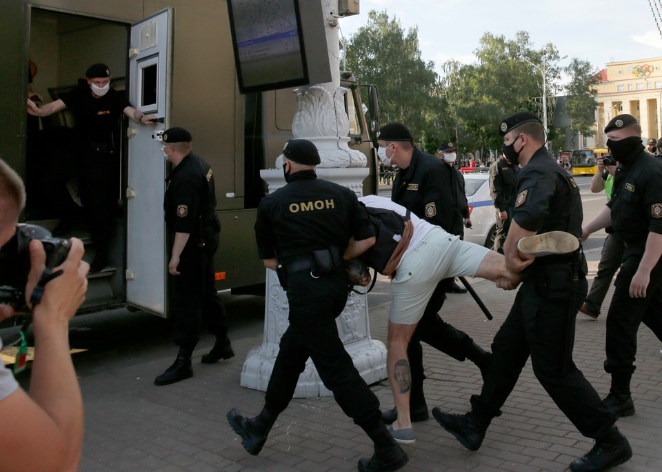 Białoruś. Protesty zorganizowane przez opozycję stłumione przez policję