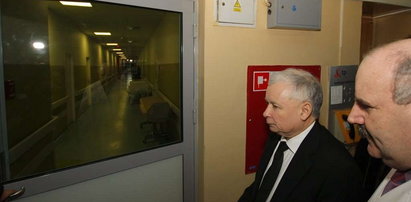 Kaczyński w szpitalu u rannego. Zdjęcia