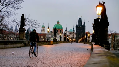 Zakaz jazdy rowerem w ścisłym centrum czeskiej Pragi