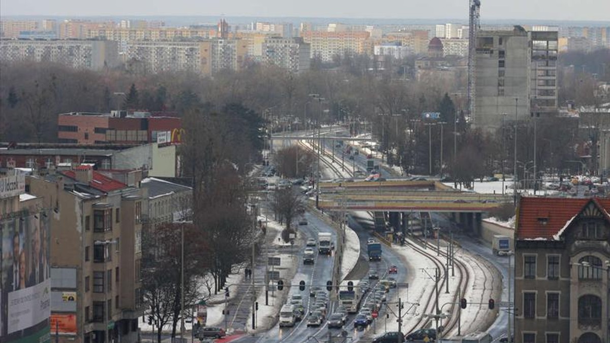 Będzie ogromna, warta 625 mln zł inwestycja, ale łodzianie muszą się przygotować na trwające półtora roku utrudnienia. Na przełomie września i października tego roku ruszy budowa trasy Wschód - Zachód, która połączy Retkinię z Olechowem.