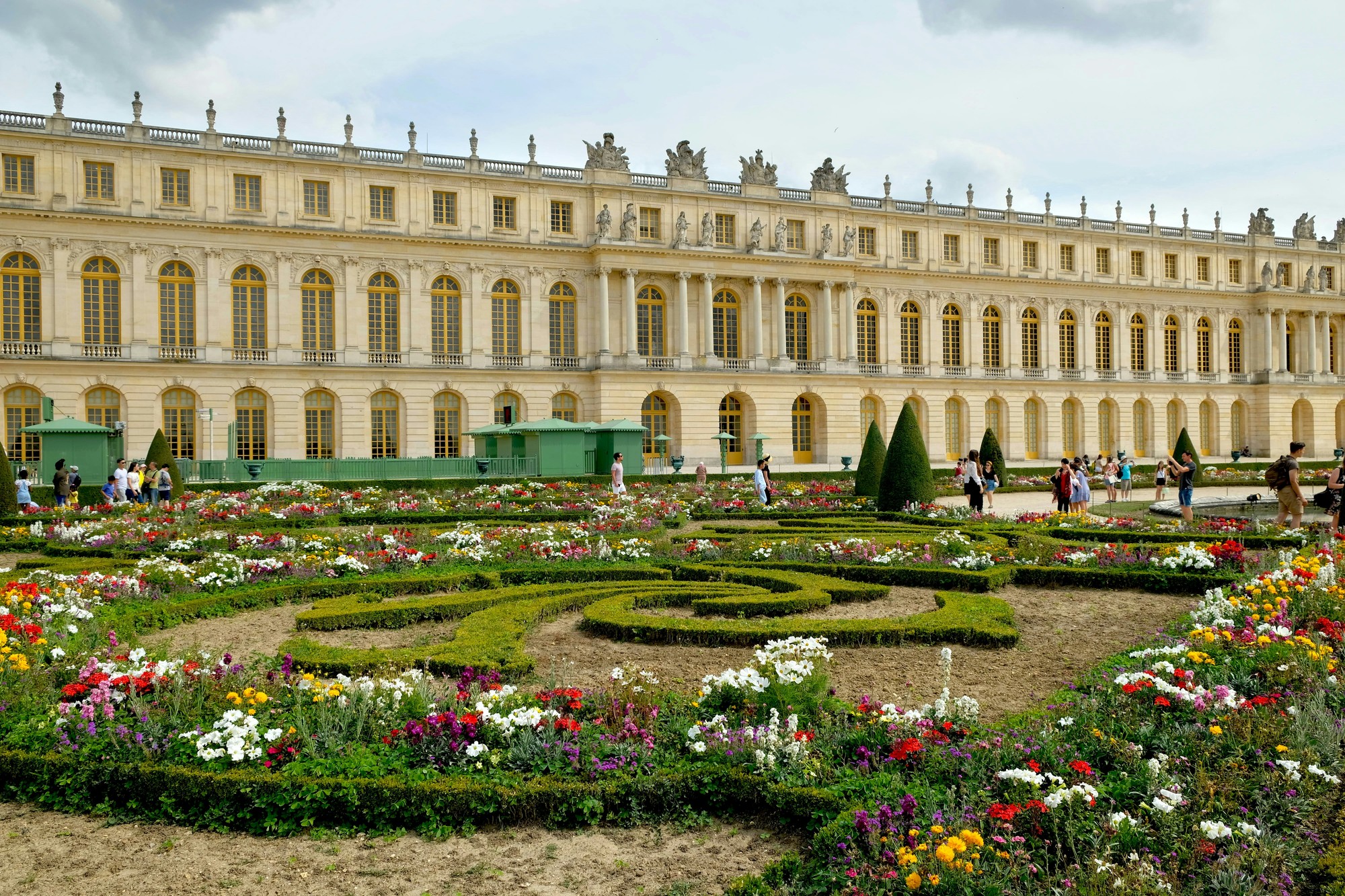 Honosný zámok Versailles patrí medzi najvýznamnejšie historické pamiatky Francúzska.
