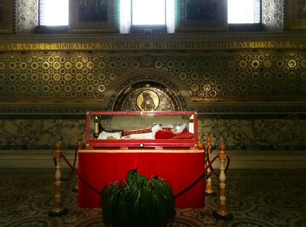 Który papież miał najdłuższy pontyfikat? Pius IX - grób bł. Piusa IX w rzymskiej bazylice św. Wawrzyńca za Murami w Rzymie