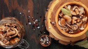 Marynata do grzybów od Magdy Gessler. Tę "złotą proporcję" łatwo zapamiętać