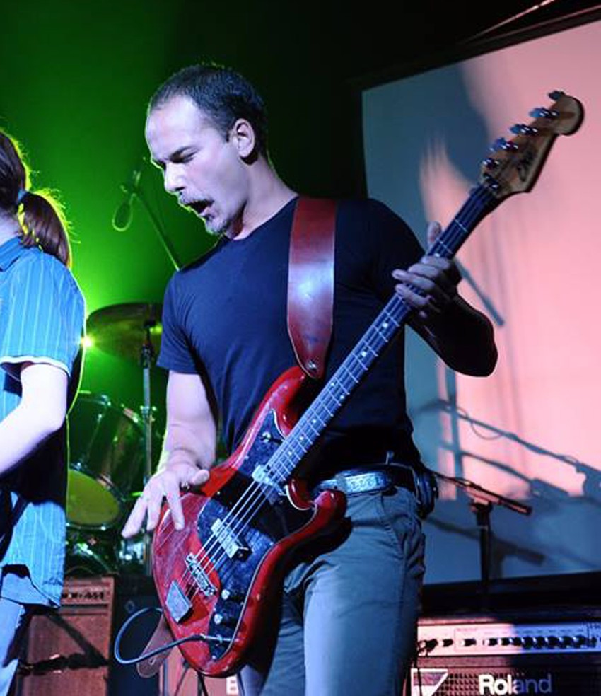 Kad treba bas, svira bas: Marko Perić na jednom od koncerata