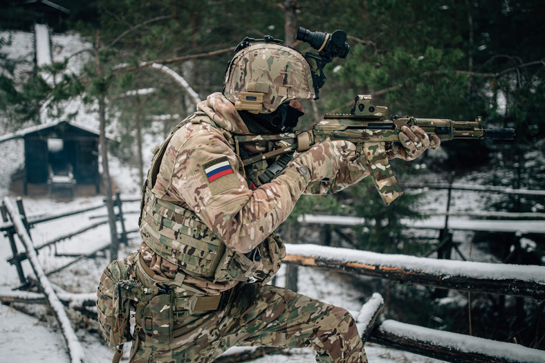 Rosyjski żołnierz jednostki specjalnej w czasie ćwiczeń
