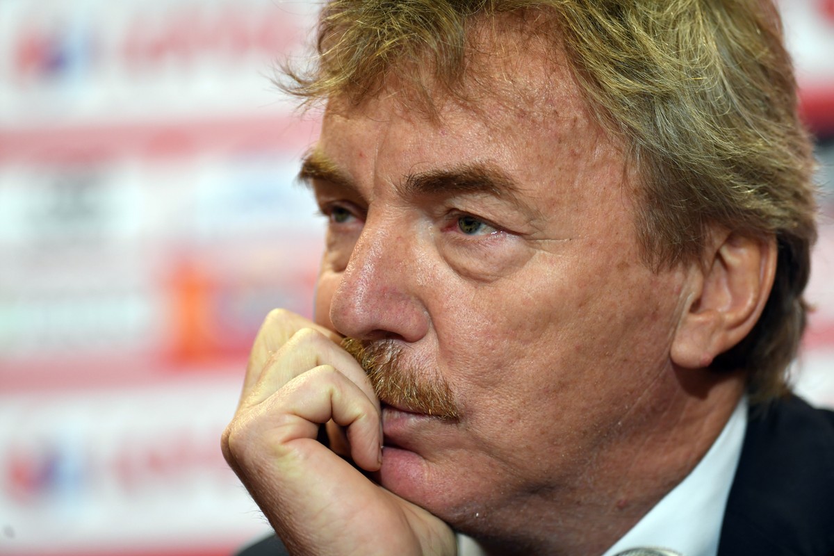 Jedno jest pewne - gdybym był prezesem to tematu by nie było, bo Lewandowski byłby na zgrupowaniu - napisał Zbigniew Boniek