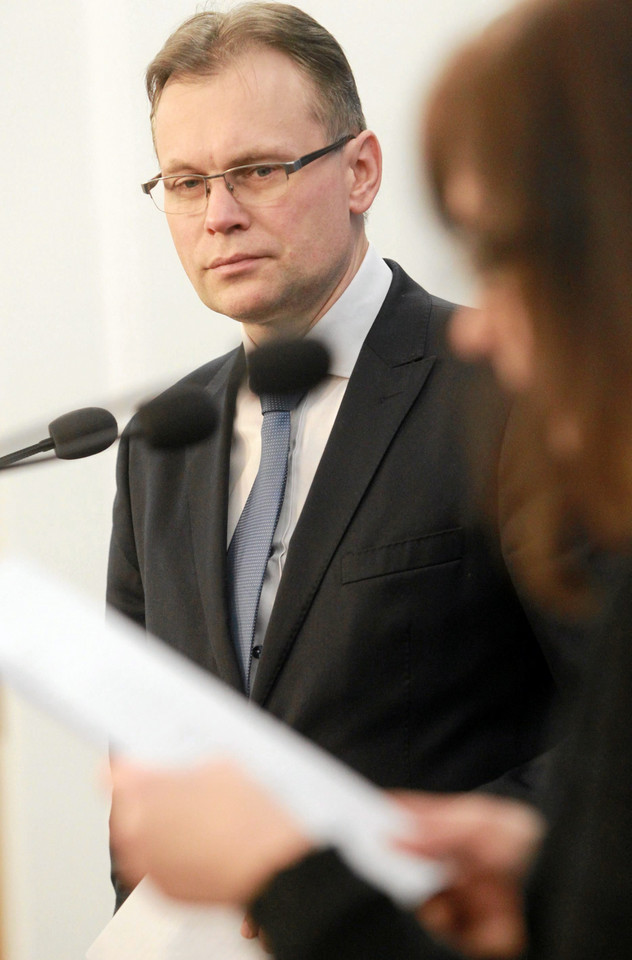 Arkadiusz Mularczyk z Solidarnej Polski podczas konferencji prasowej na temat rządu premier Ewy Kopacz w tym roku