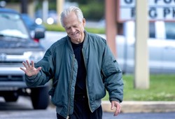 Były doradca Trumpa stawił się w więzieniu, by odbyć wyrok