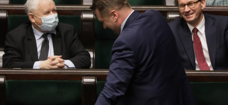 PiS i długo nic. Czyli jak podzielono 4 miliardy