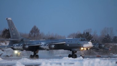 mocarstwa eskalują kampanię strachu. bombowce symulowały atak
