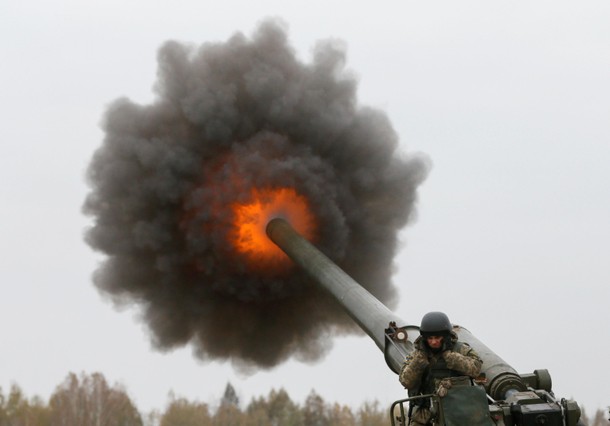 Ukrainian servicemen take part in military drills in Kiev region