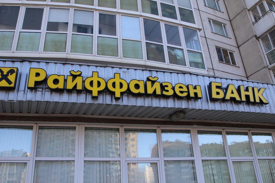 Ukraina wyemitowała obligacje wojenne. Jak podaje ukraiński resort finansów, zainteresowanie jest spore. Można je kupić u lokalnych pośredników finansowych oraz w wybranych instytucjach finansowych, m.in. Raiffeisen, Citibank, OTP Bank