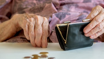 ZUS zaniżył tysiące emerytur. Można zyskać nawet 1,2 tys. zł miesięcznie i wyrównanie [ROCZNIKI]