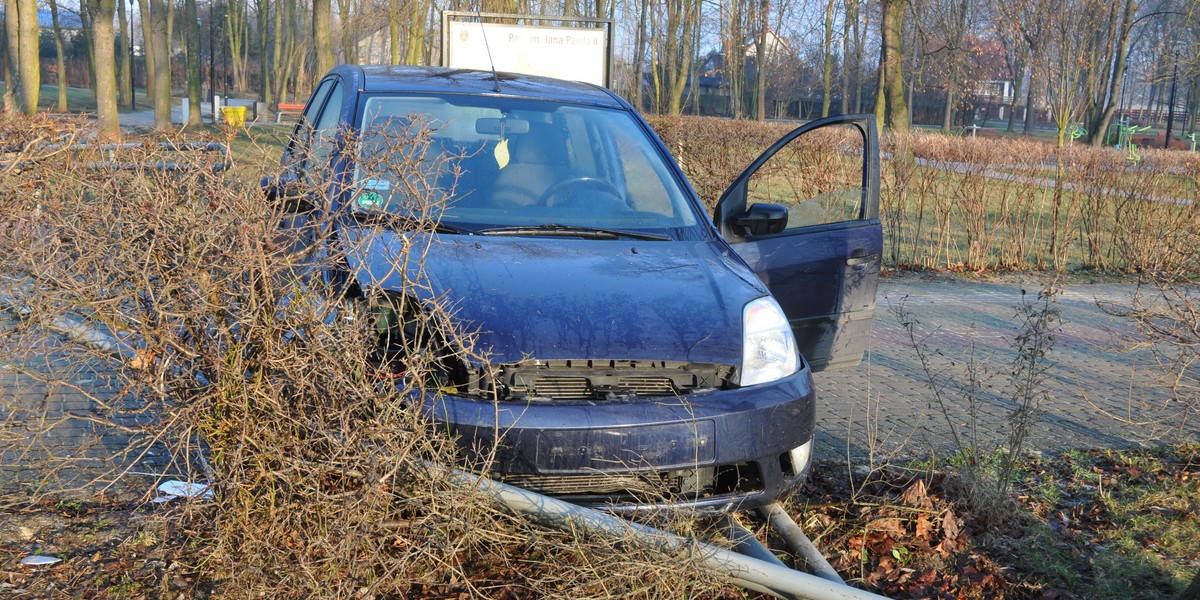 Chciał przejechać narzeczoną samochodem